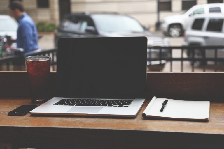 Avocat spécialisé en droit du travail : quand est-il indispensable de le consulter ?